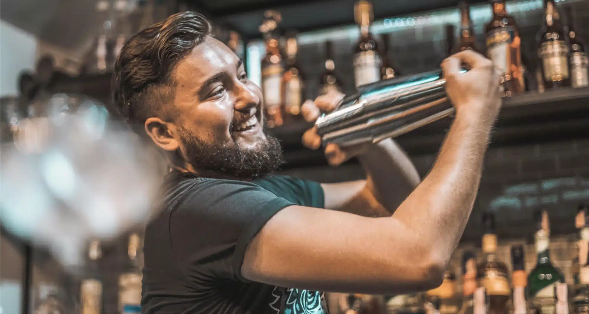 مهارتهای موردنیاز برای تبدیل شدن به یک بارمن حرفهای