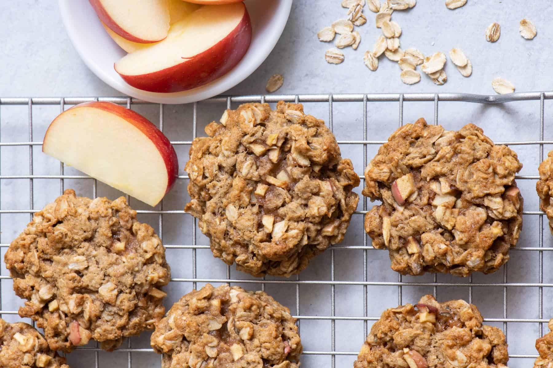 ۳. کوکی رژیمی سیب و دارچین (بدون روغن، با شیر گیاهی)