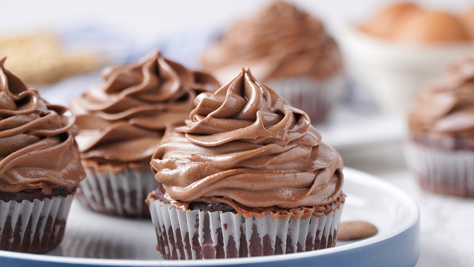 طرز تهیه کاپ کیک شکلاتی خانگی